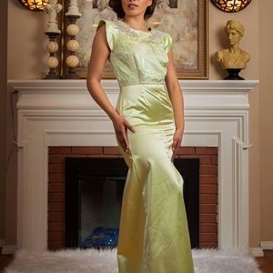 Stretch green gown